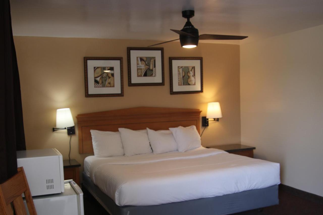 Townhouse Motel Lusk Экстерьер фото