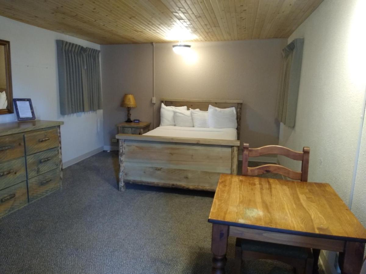 Townhouse Motel Lusk Экстерьер фото