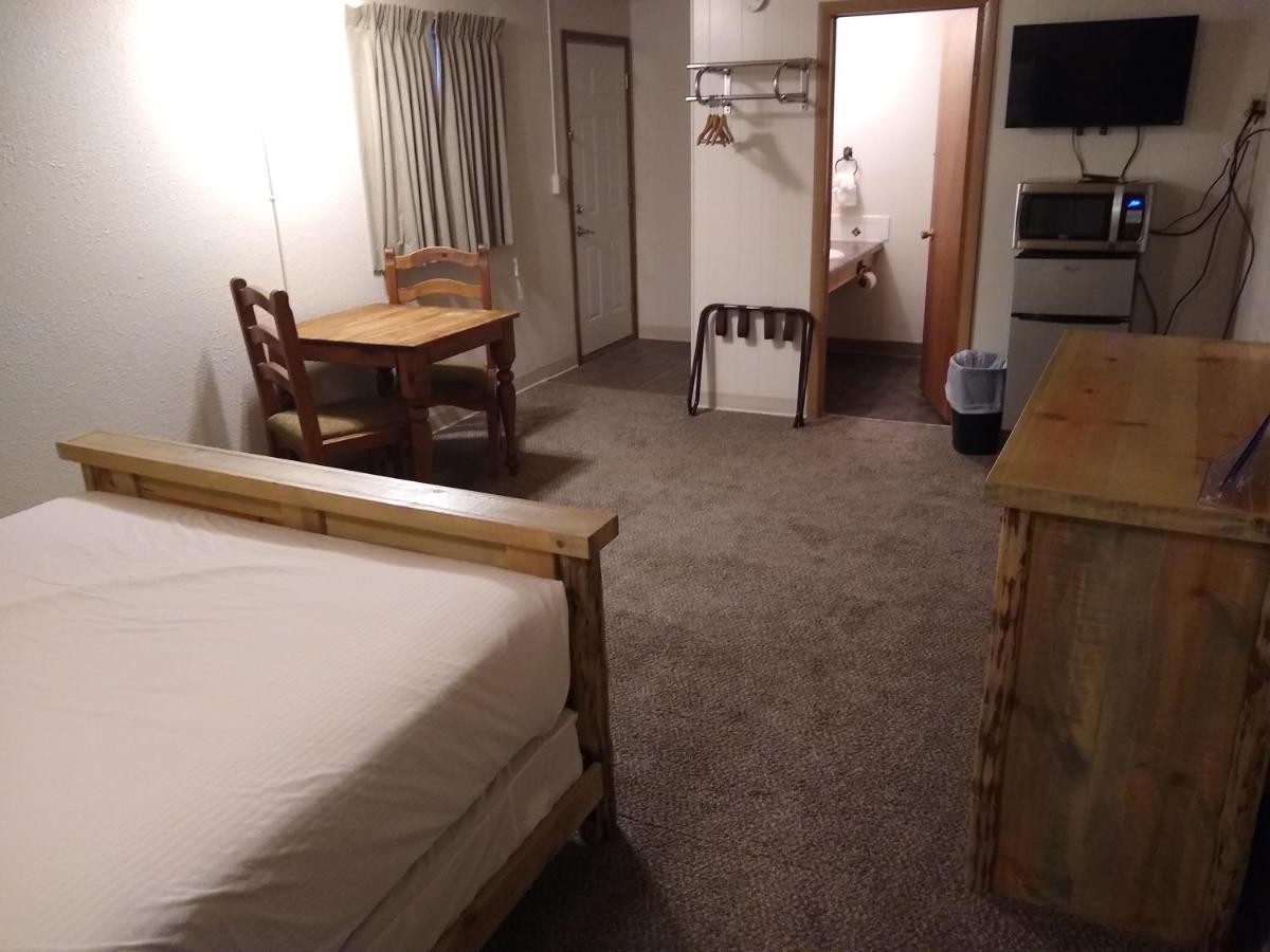 Townhouse Motel Lusk Экстерьер фото