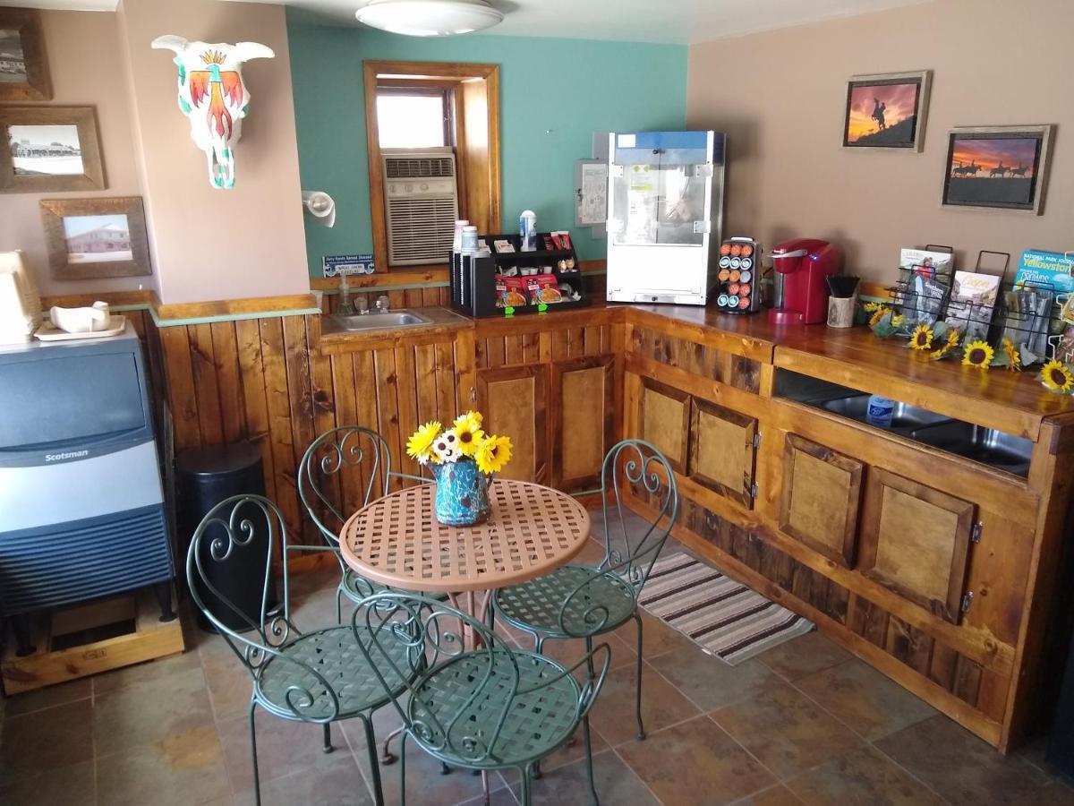 Townhouse Motel Lusk Экстерьер фото